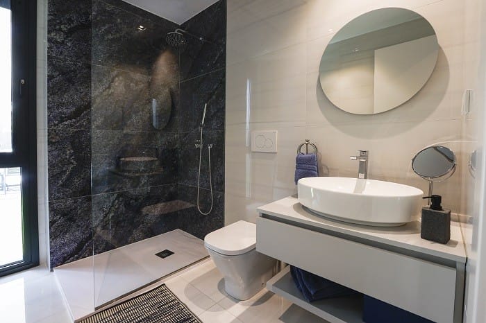 cuarto de baño con plato de ducha de Raquel Chamorro