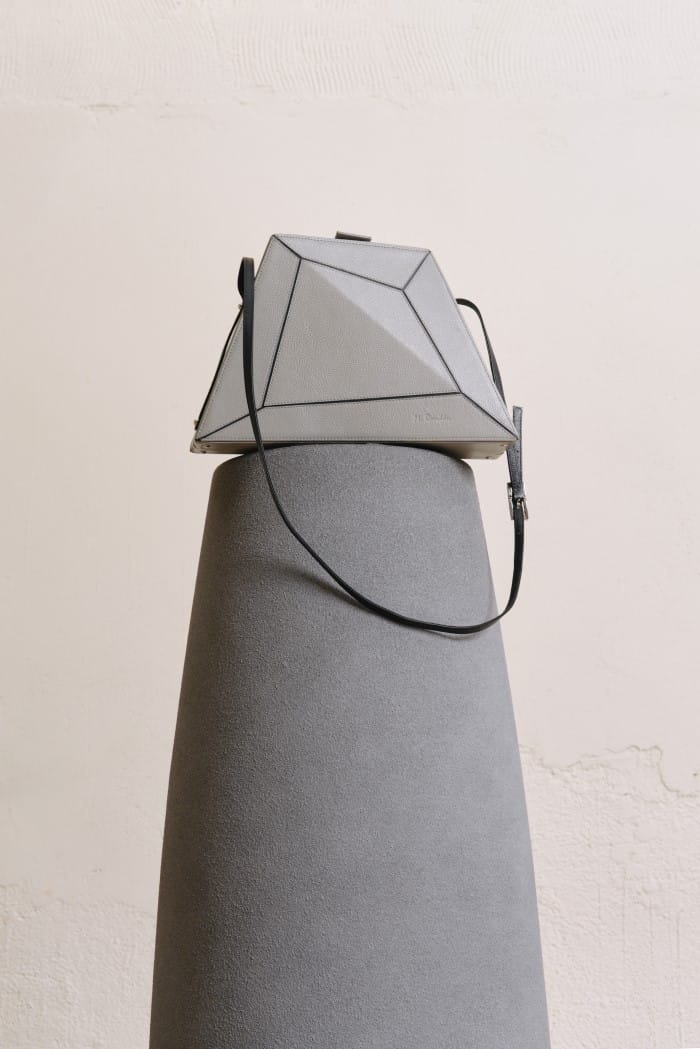 Bolsos "Made in Ubrique" y de inspiración arquitectónica que aúnan lujo y arquitectura