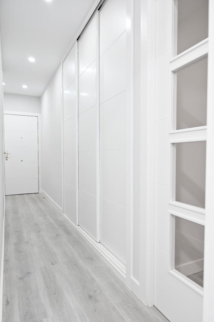 El paso a paso para convertir tu piso en un hogar moderno y diáfano