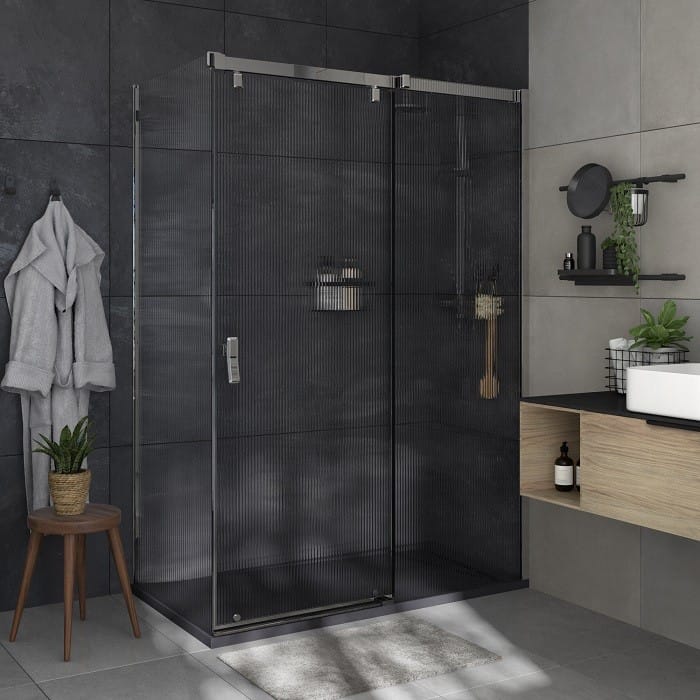 cuarto de baño con mampara de Leroy Merlin