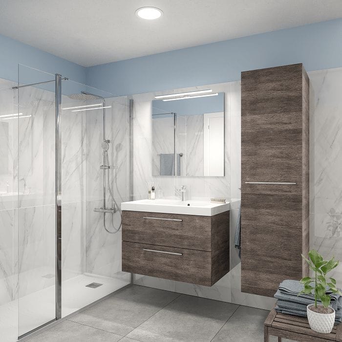 panel de ducha en cuarto de baño