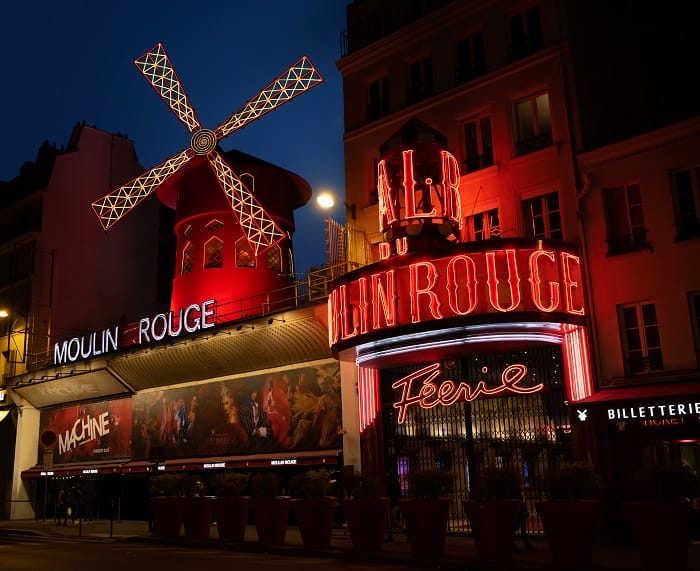 exterior molino de Moulin Rouge