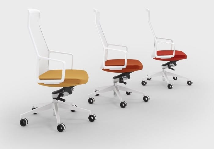 sillas de colores con ruedas