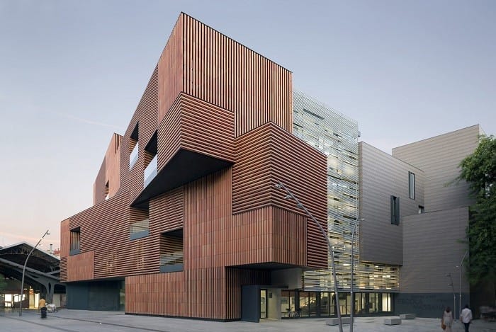 Fachada del edificio de escola massana