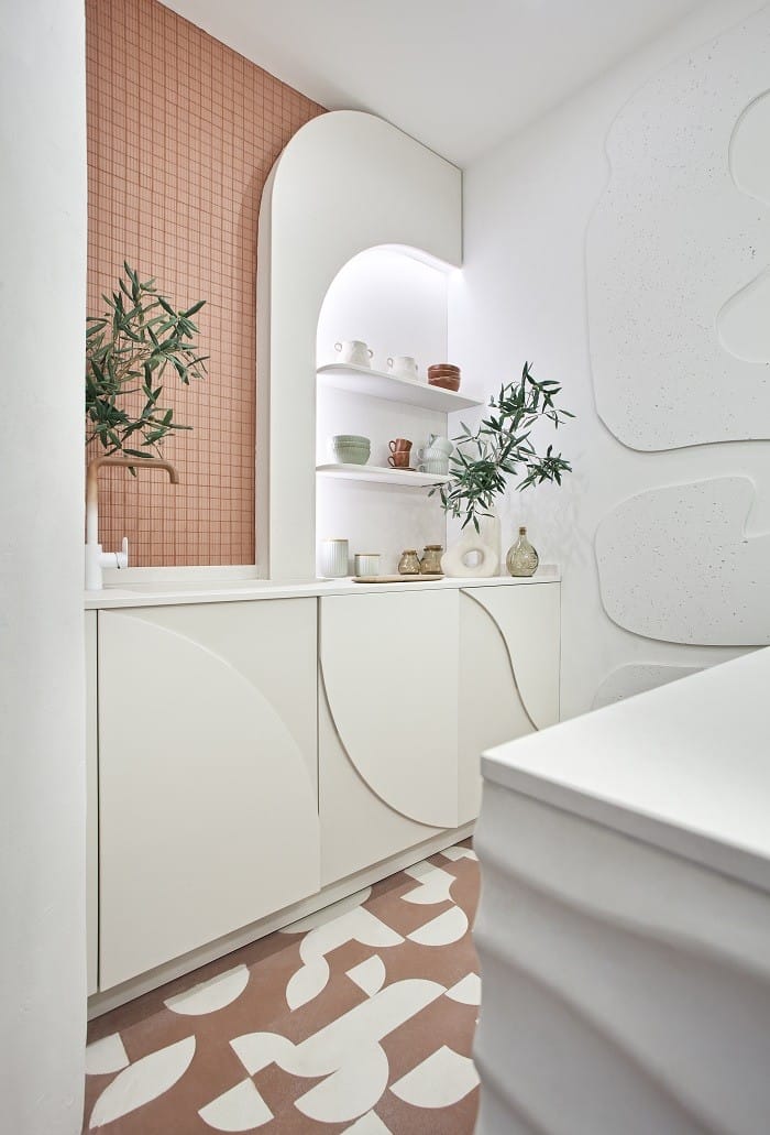 cocina con isla en apartamento