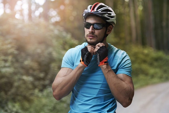 ciclista con gafas de sol deporte