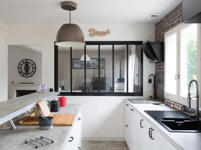 Descubre cómo separar ambientes potenciando la amplitud y luminosidad en tus espacios