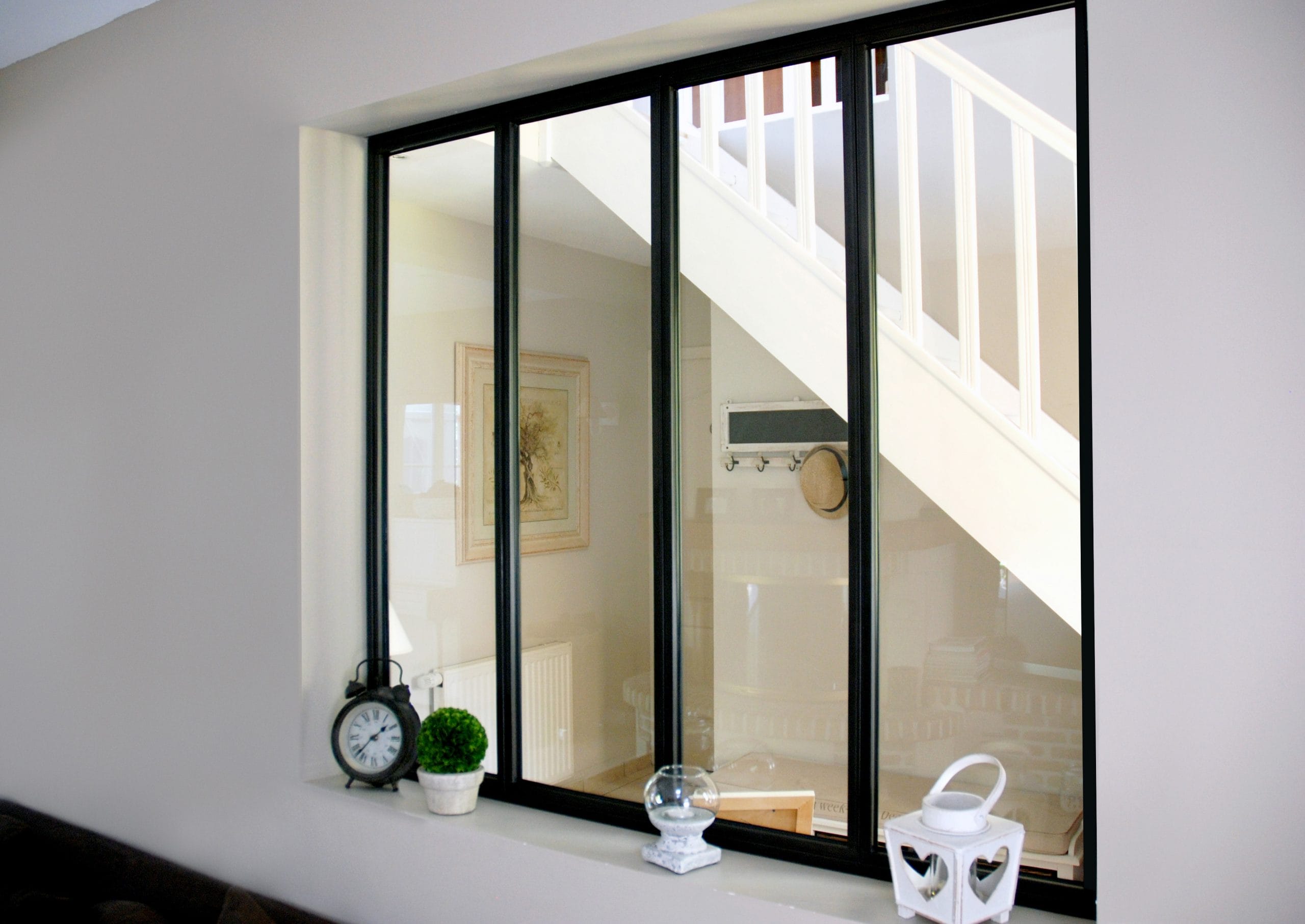 Descubre cómo separar ambientes potenciando la amplitud y luminosidad en tus espacios