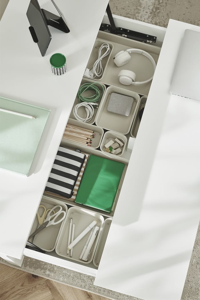 lápices de colores de Ikea en escritorio