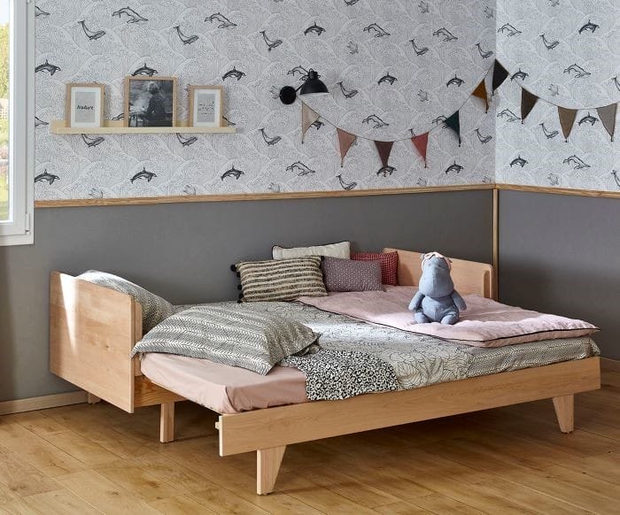 cama nido abierta en habitación para niños