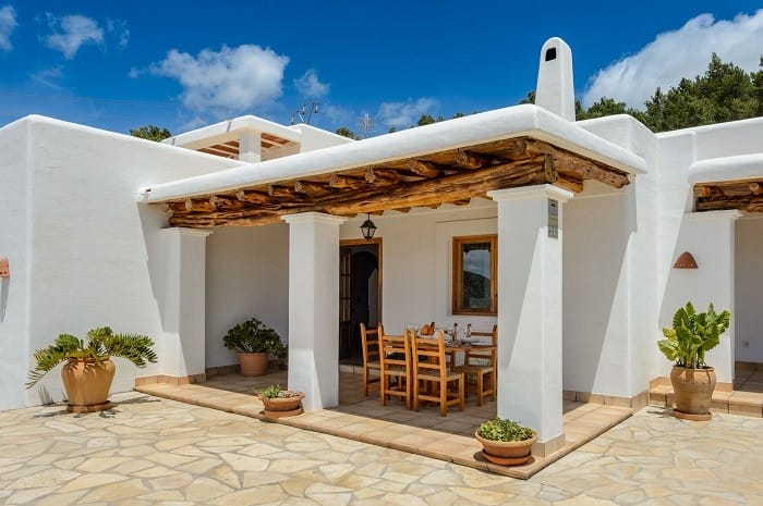 fachada de una vivienda vacacional