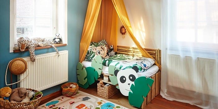 cama infantil hecha de palés DIY