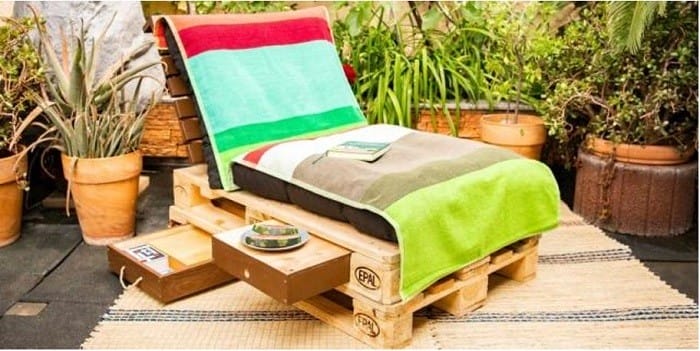 sofá o tumbona hecha de palés DIY