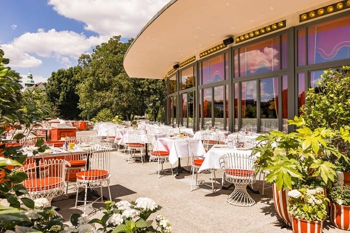 Terraza exterior del restaurante Coccodrilo