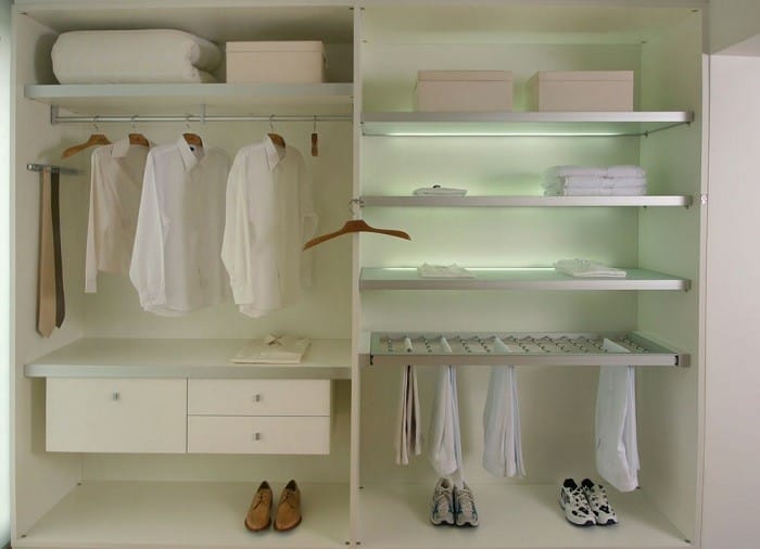Formas ideales para organizar medicamentos  Armarios de ropa organizados,  Organizadores de armarios, Organización del baño armario