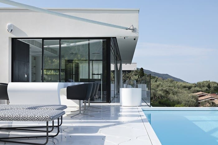 villa con cristalera con vistas