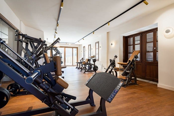 gimnasio en hotel de lujo