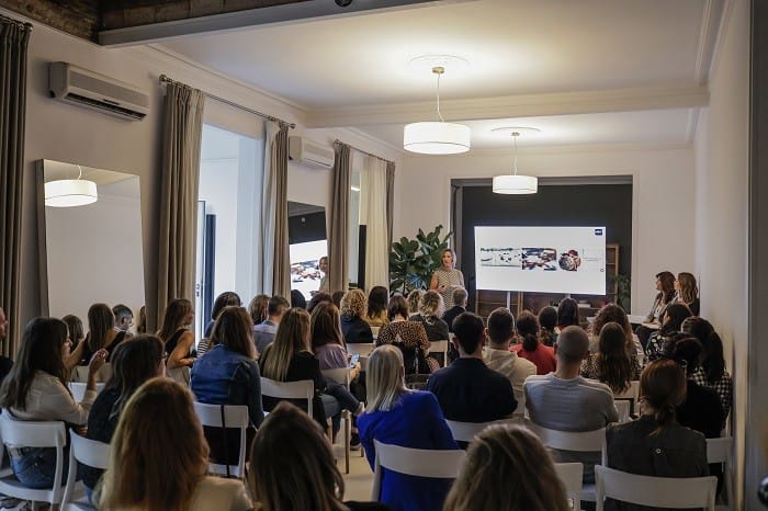 Rueda de prensa de presentación del color del año 2023 en Barcelona