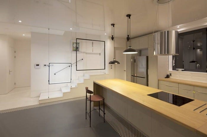 interior de la casa blanca en Sokcho