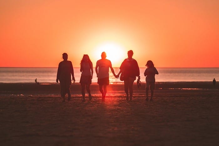 personas en la playa