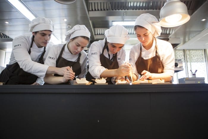 "Basque Culinary Center" y "Le Cordon Bleu" galardonados del Prix Diálogo 2022