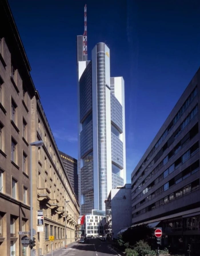 Norman Foster, el arquitecto de algunos de los edificios más "grandes" del mundo