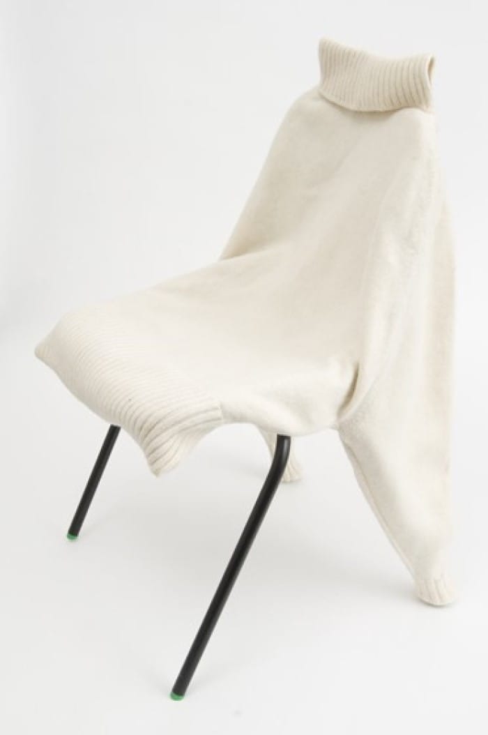 El arte de vestir las sillas con diseños inspirados en crochet y tejidos de lana