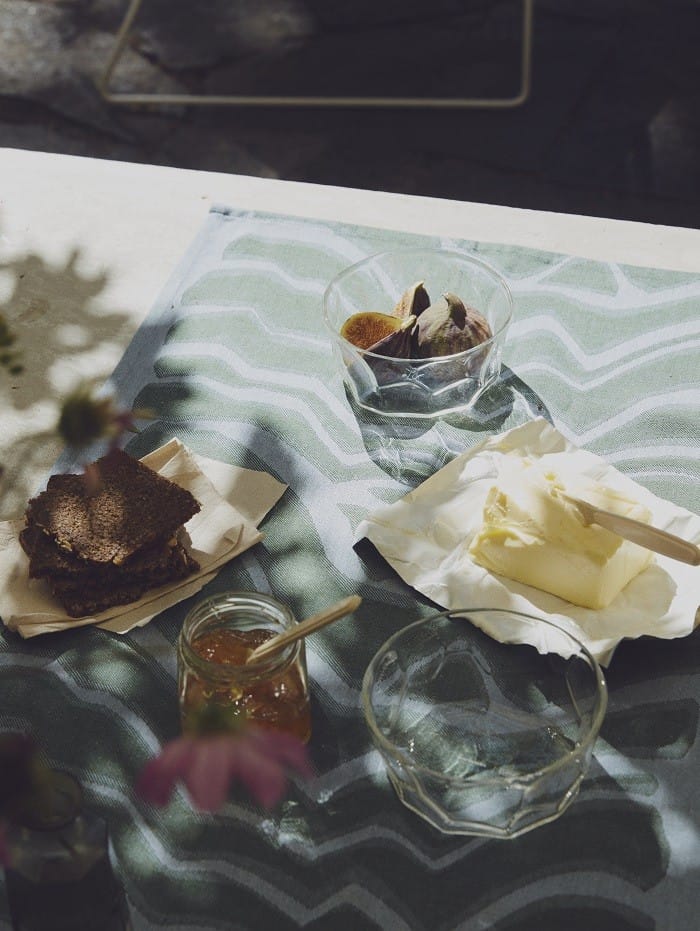 Cuencos BASTUA de Ikea en mesa