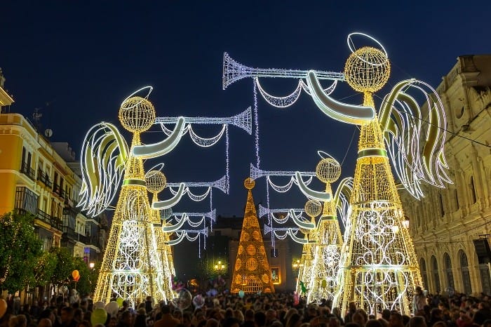 decoración navideña de ángeles en Sevilla