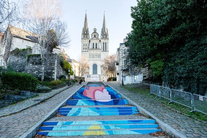 street art escaleras pintadas en Angers