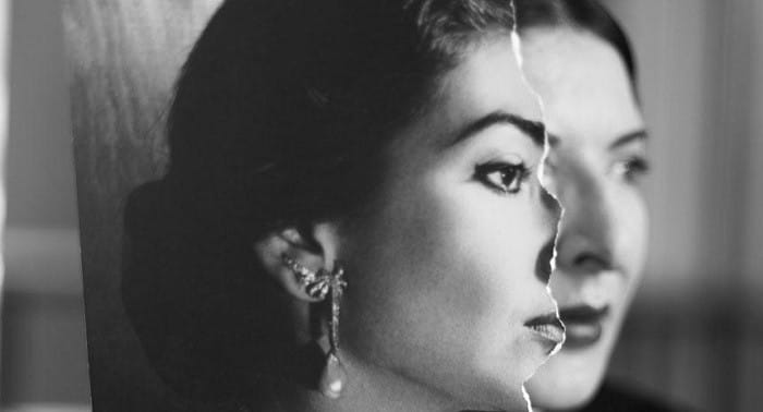 foto en blanco y negro de una mujer