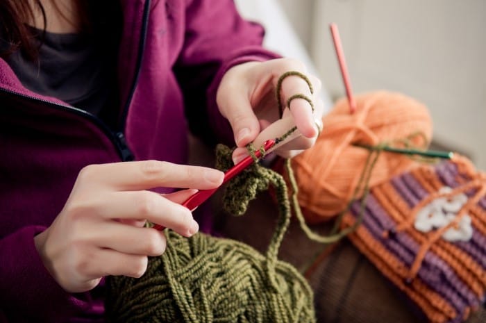 Lo tradicional está de moda: lugares de Madrid donde tejer y hacer crochet a la última