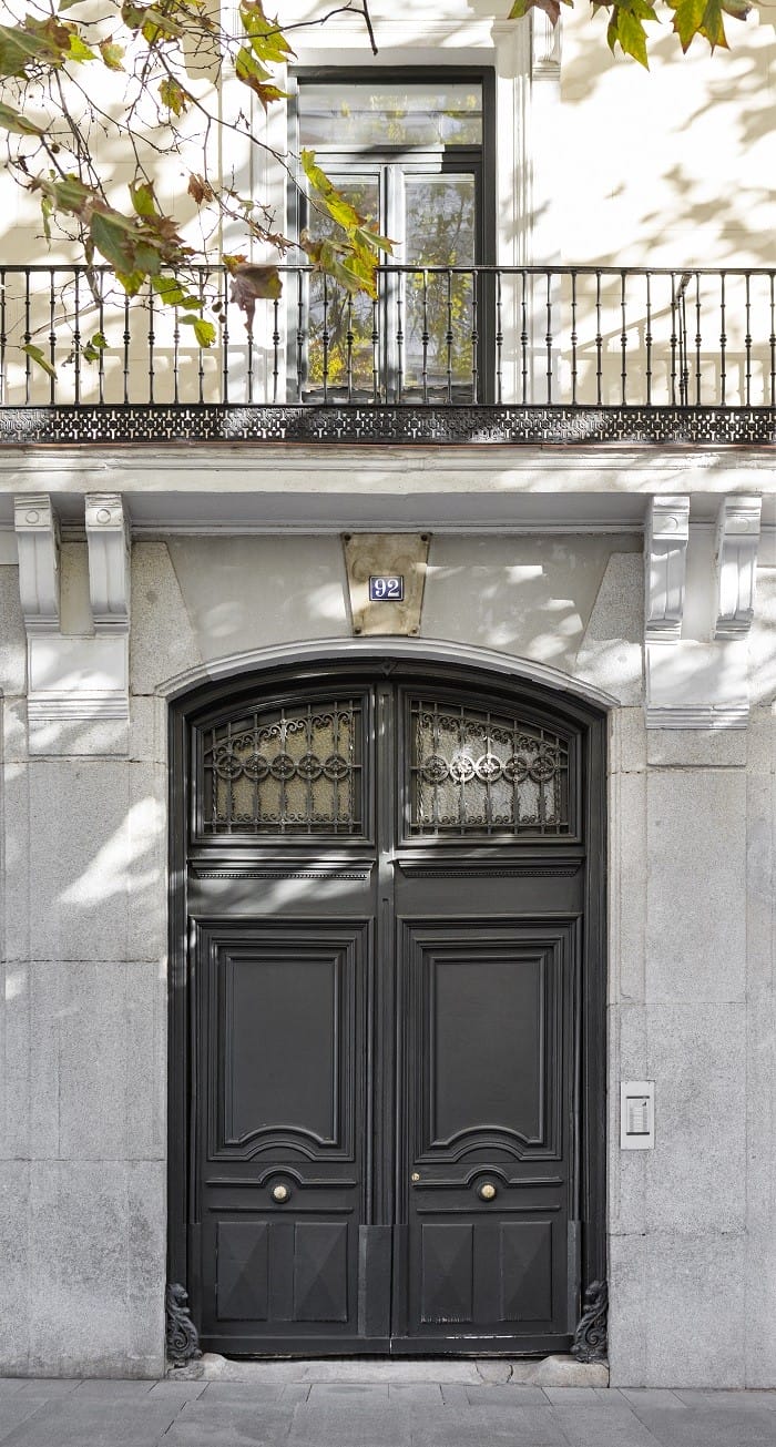 puerta-edificio-casa-decor-2023
