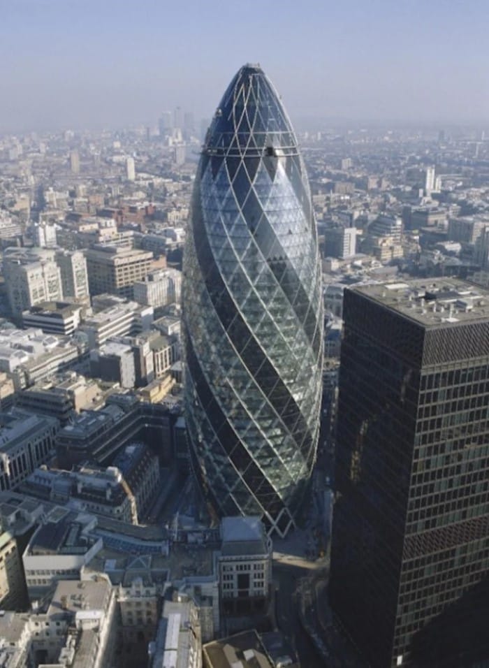 Norman Foster, el arquitecto de algunos de los edificios más "grandes" del mundo