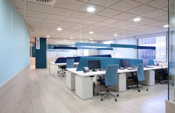 Oficinas YMedia, diseño de interiores para oficinas por Stone Designs