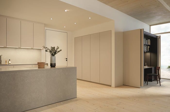 cocina con mobiliario para cocinas a juego en color