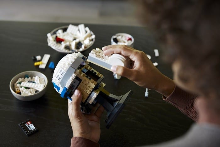 construcción de un casco lego