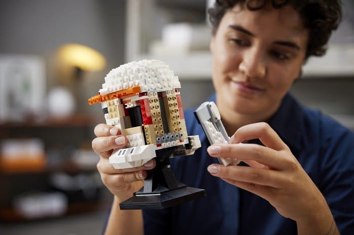 construcción de un casco lego