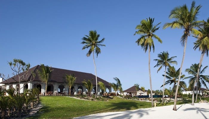 exterior de resort de lujo africano