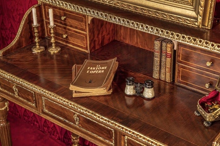 detalle del escritorio del palacio Garnier