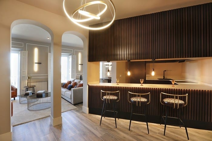 cocina abierta de un piso de Madrid reformado