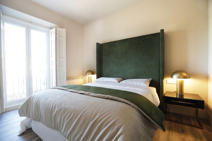 dormitorio principal de piso reformado