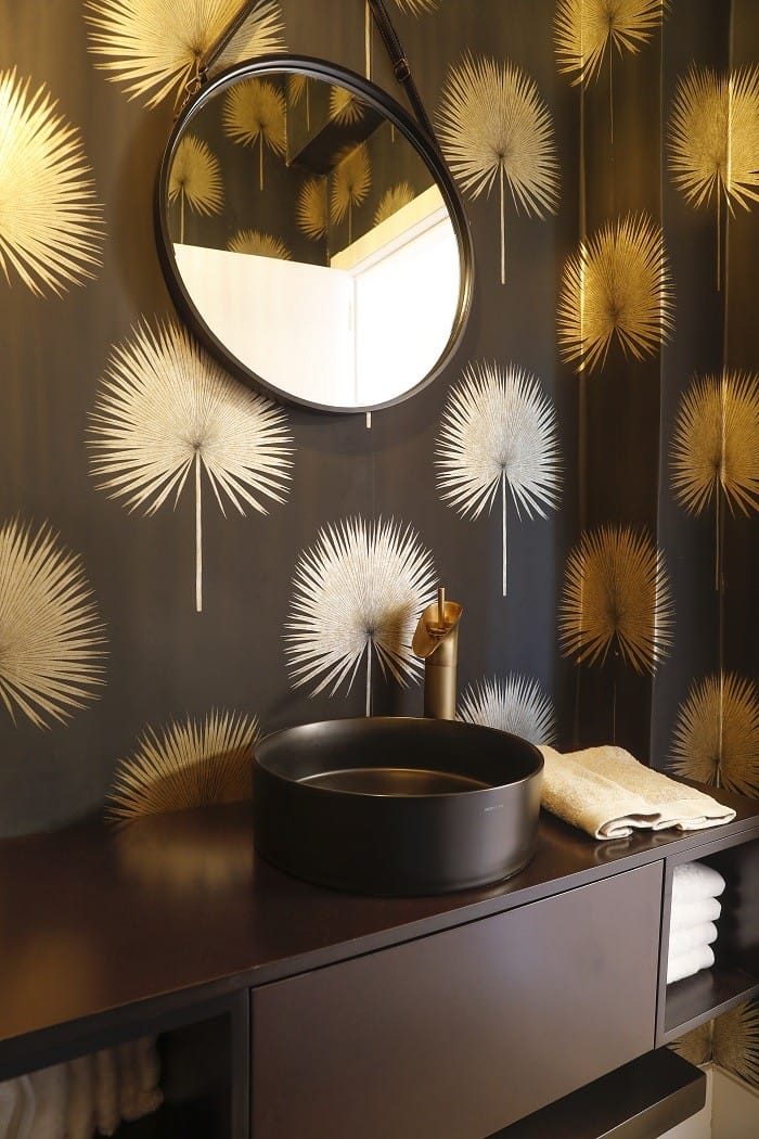 zona de lavabo con espejo