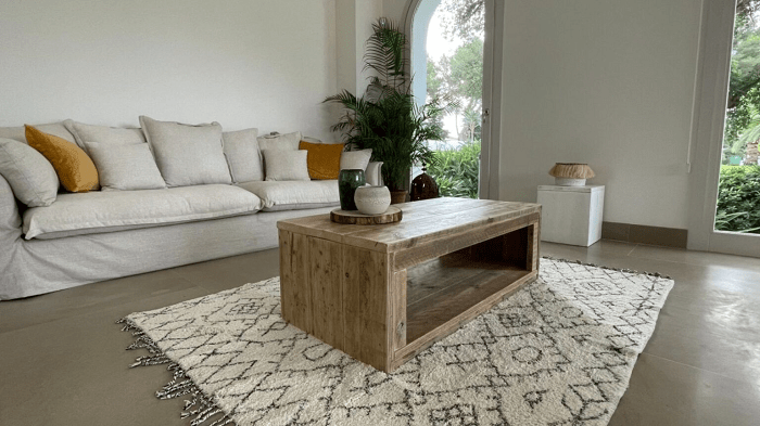 salón con decoración rústica