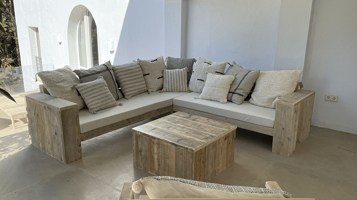 zona de sofá con un estilo rústico