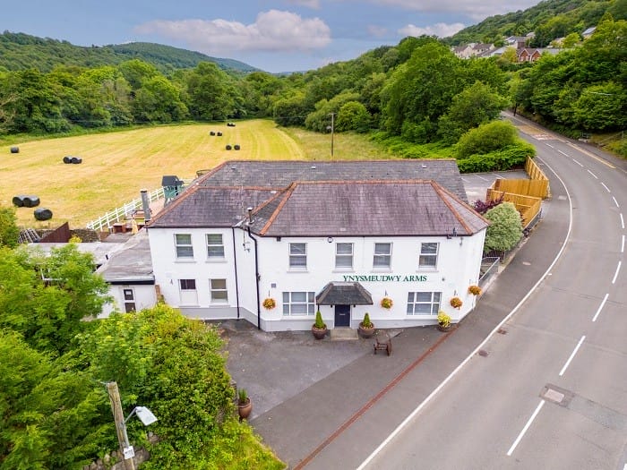 Alojamiento-en-Airbnb_-Pontardawe-Wales-United-Kingdom