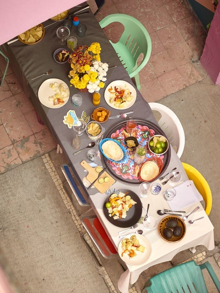 mesa con mantel de ikea OMSESIDIG