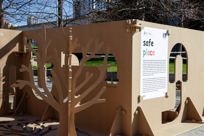 "Safe Place", la instalación interactiva que traslada lo doméstico al espacio urbano