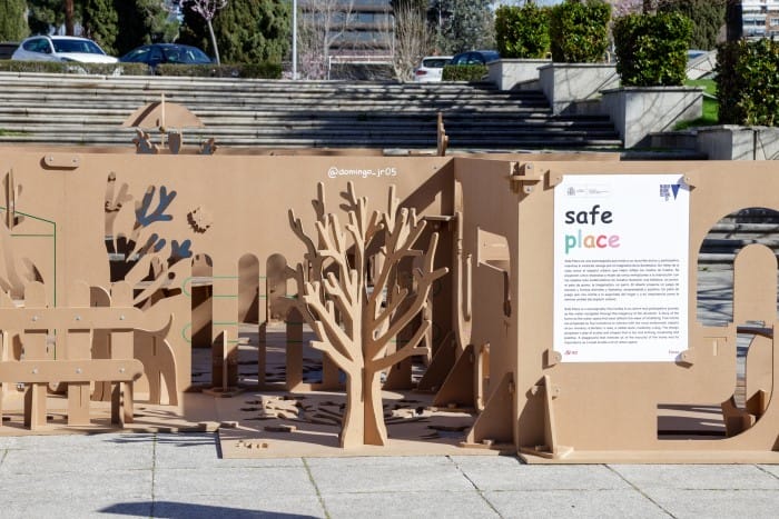 "Safe Place", la instalación interactiva que traslada lo doméstico al espacio urbano