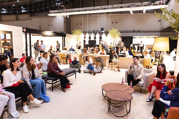 sala de interihotel con gente